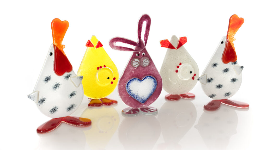 Prezentacja wyrobów szklanych z pracowni ZAJDEL – technika fusingu