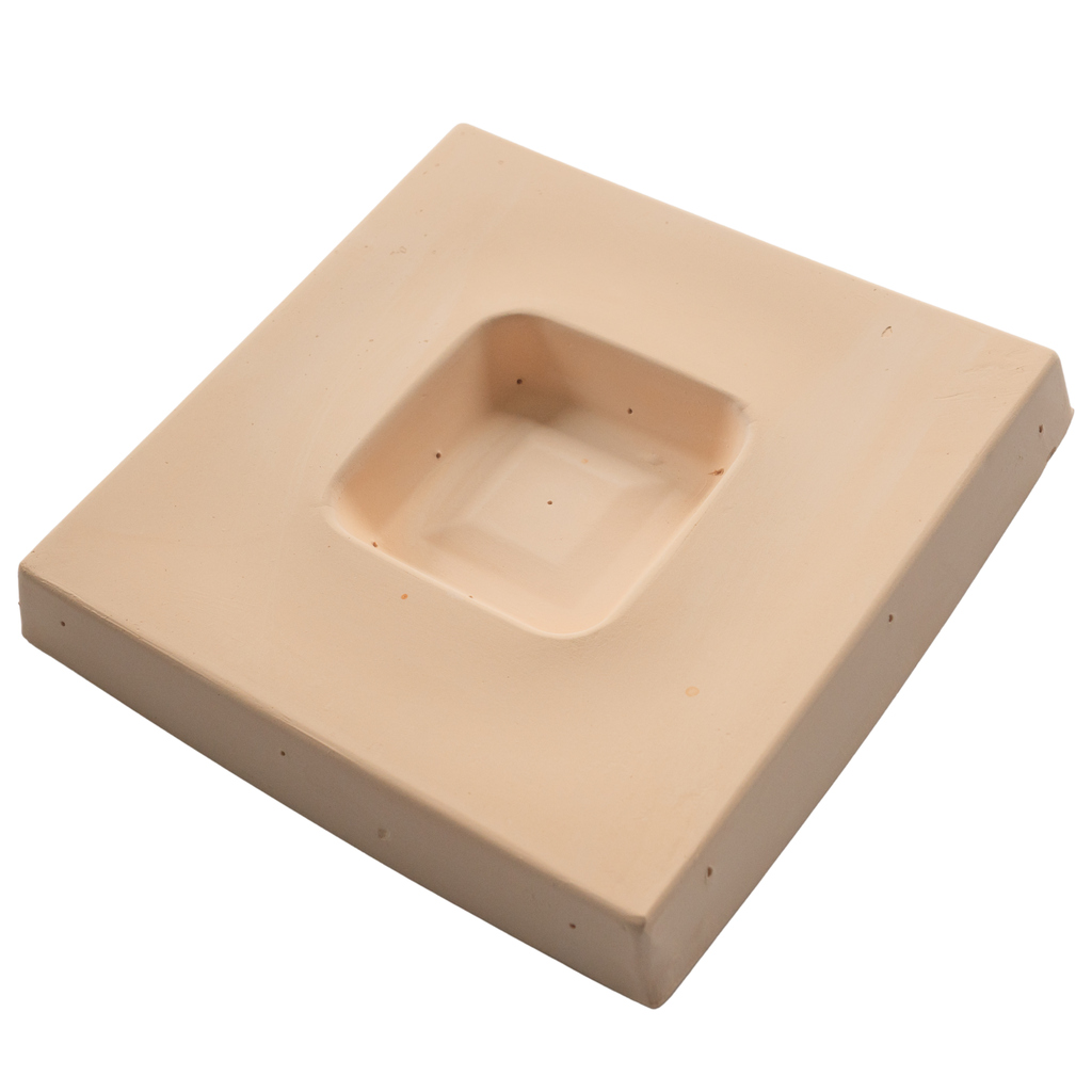 Kwadratowa forma ceramiczna do slumpingu i fusingu szkła, przeznaczona do profesjonalnego termoformowania w piecach wysokotemperaturowych.